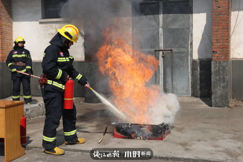 別信網(wǎng)紅滅火神器，一塊鍋蓋才是廚房滅火的‘真香’選擇